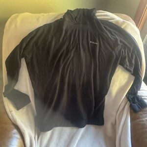 Columbia Hooded Pullover in Black